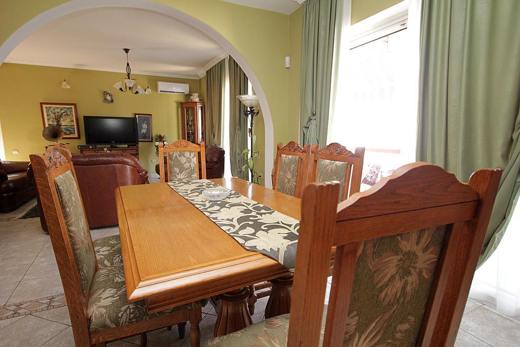 Apartmani Stari Grad 수토모레 객실 사진